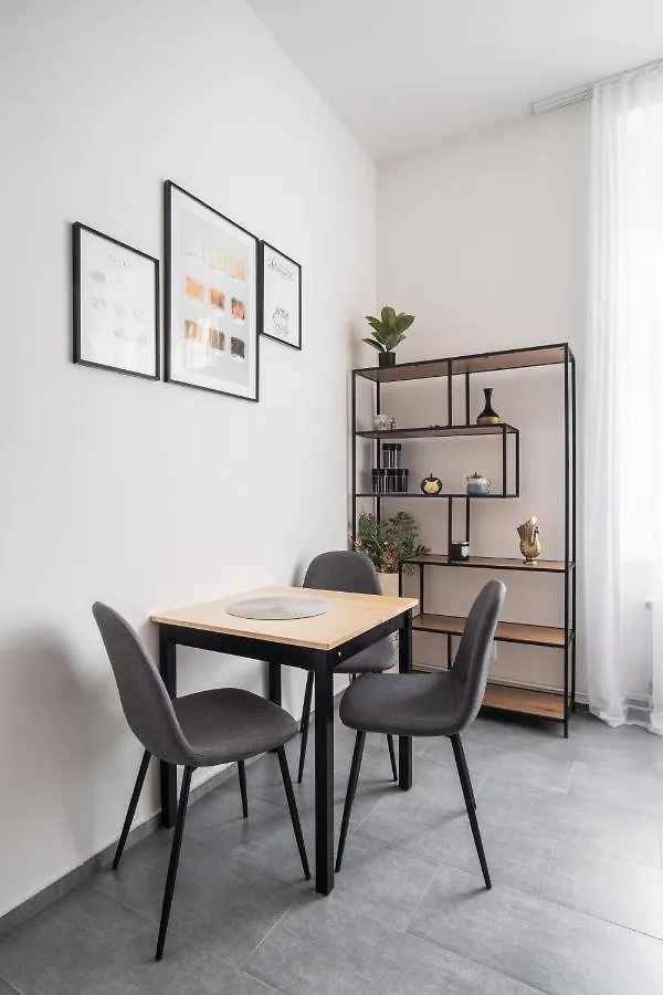 Spacious Apartment In Karlin By Prague Days