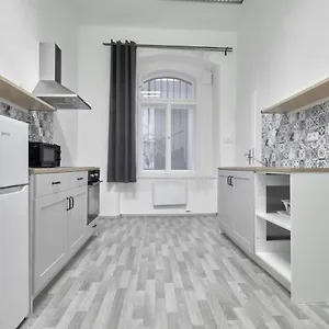 Archibald Flats Praha